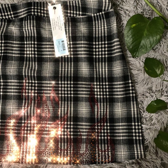 ✨SALE ✨ NWT 🔥 LF Flame Plaid Skirt - Picture 5 of 7